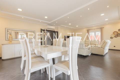 Moradia isolada T4 com área de 283,00 m2  em lote de terreno com 572 m2