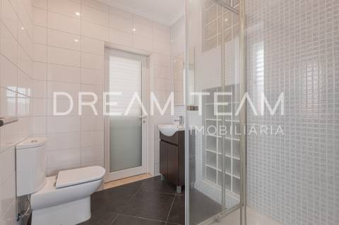 Moradia isolada T4 com área de 283,00 m2  em lote de terreno com 572 m2