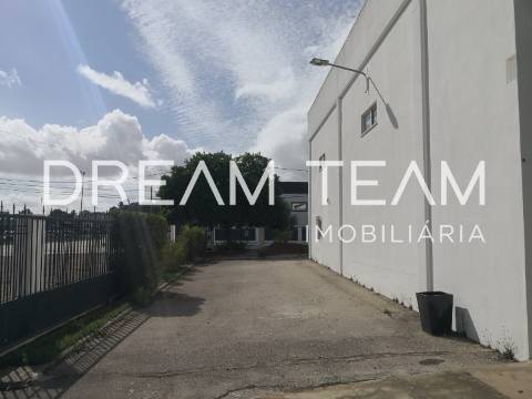 Armazém com escritório no Vale do Alecrim -  Pinhal Novo