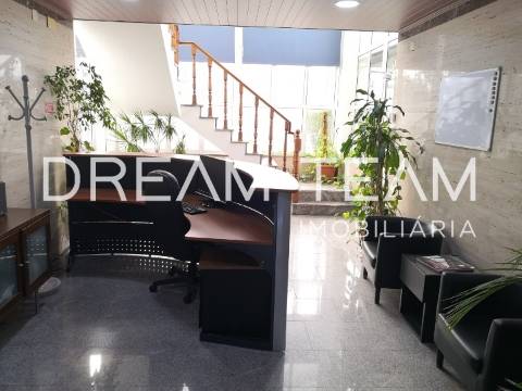 Armazém com escritório no Vale do Alecrim -  Pinhal Novo