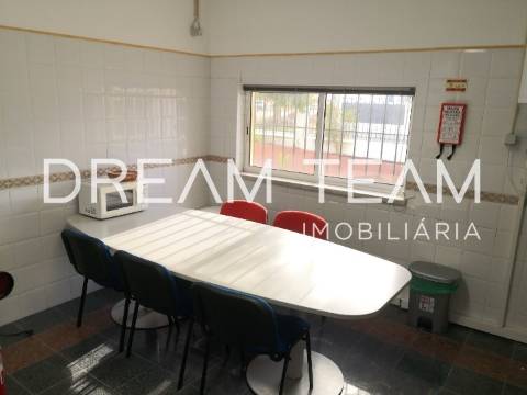 Armazém com escritório no Vale do Alecrim -  Pinhal Novo