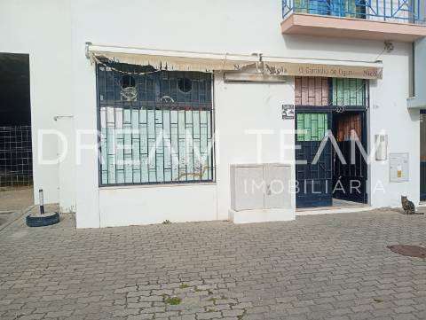 Loja, Urbanização Vila Maria, Setúbal