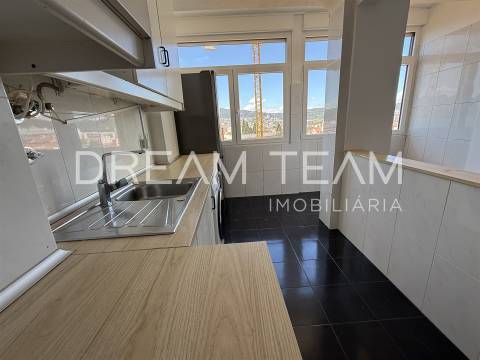 Apartamento T4 com Vista Rio - Bairro Santos Nicolau - Setúbal