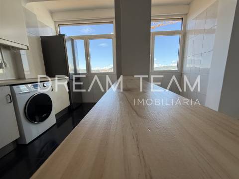 Apartamento T4 com Vista Rio - Bairro Santos Nicolau - Setúbal