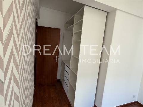 Apartamento T4 com Vista Rio - Bairro Santos Nicolau - Setúbal