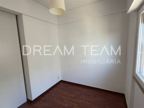 Apartamento T4 com Vista Rio - Bairro Santos Nicolau - Setúbal