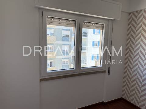 Apartamento T4 com Vista Rio - Bairro Santos Nicolau - Setúbal