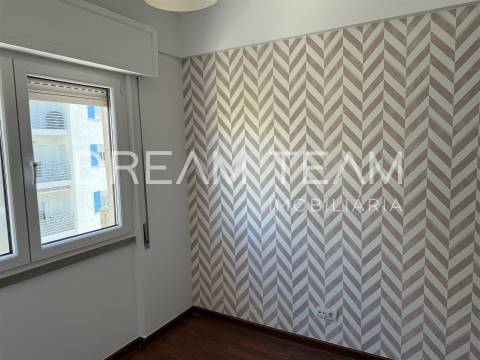 Apartamento T4 com Vista Rio - Bairro Santos Nicolau - Setúbal