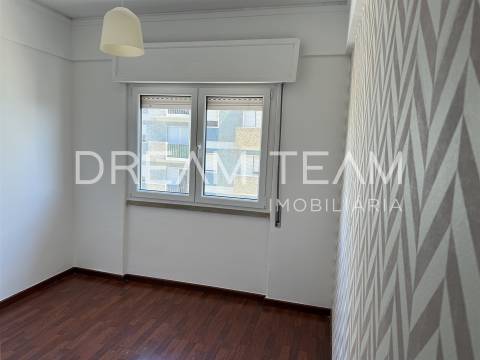 Apartamento T4 com Vista Rio - Bairro Santos Nicolau - Setúbal