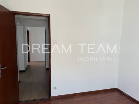 Apartamento T4 com Vista Rio - Bairro Santos Nicolau - Setúbal