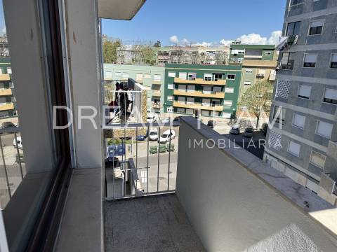 Apartamento T4 com Vista Rio - Bairro Santos Nicolau - Setúbal