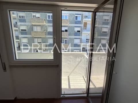 Apartamento T4 com Vista Rio - Bairro Santos Nicolau - Setúbal