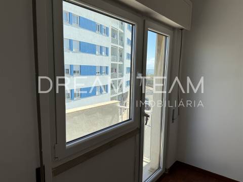 Apartamento T4 com Vista Rio - Bairro Santos Nicolau - Setúbal