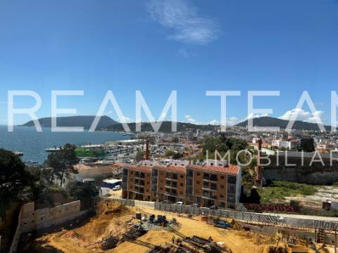 Apartamento T4 com Vista Rio - Bairro Santos Nicolau - Setúbal