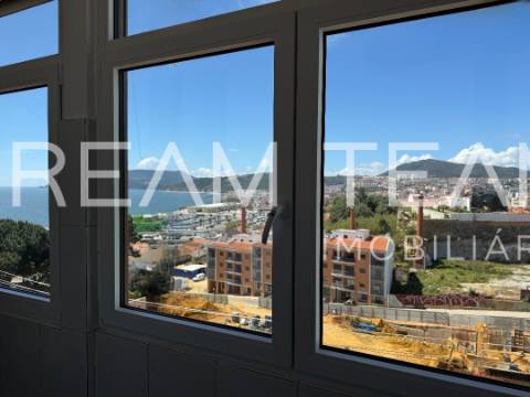 Apartamento T4 com Vista Rio - Bairro Santos Nicolau - Setúbal