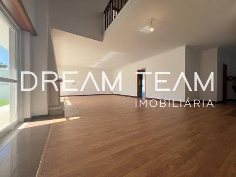 Moradia Geminada T3 Venda em Sesimbra (Castelo),Sesimbra