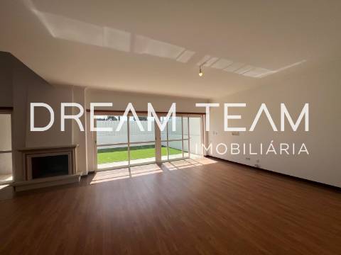 Moradia Geminada T3 Venda em Sesimbra (Castelo),Sesimbra