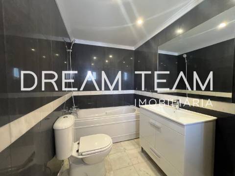 Moradia Geminada T3 Venda em Sesimbra (Castelo),Sesimbra