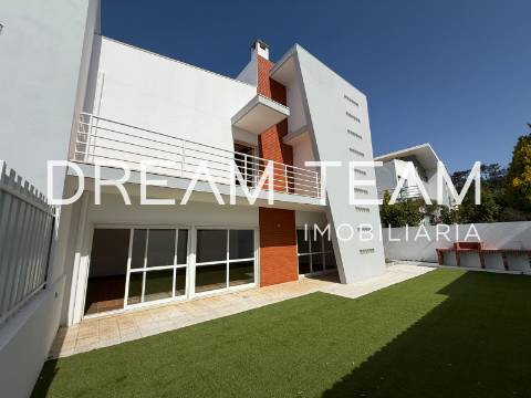 Moradia Geminada T3 Venda em Sesimbra (Castelo),Sesimbra