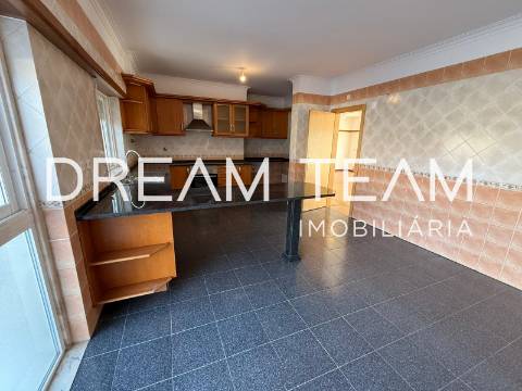 Moradia Geminada T3 Venda em Sesimbra (Castelo),Sesimbra