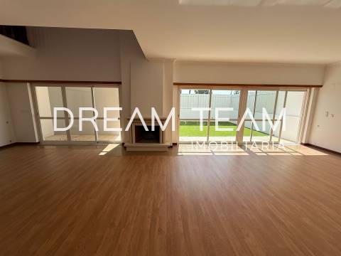 Moradia Geminada T3 Venda em Sesimbra (Castelo),Sesimbra