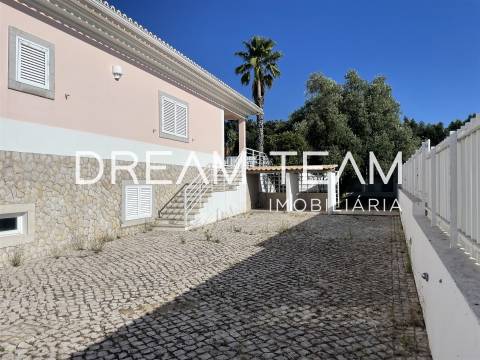 Moradia T3 + 2 com Piscina em Sesimbra