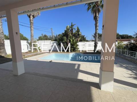 Moradia T3 + 2 com Piscina em Sesimbra