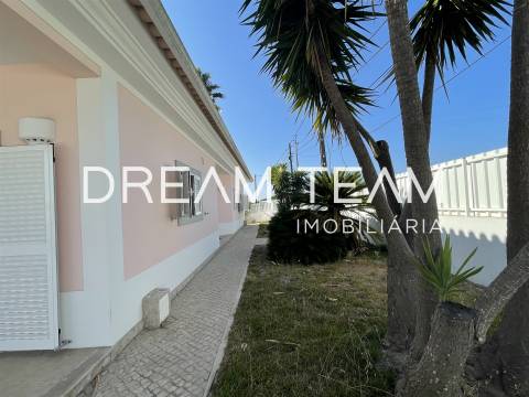Moradia T3 + 2 com Piscina em Sesimbra
