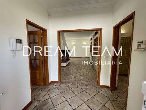 Moradia T3 + 2 com Piscina em Sesimbra