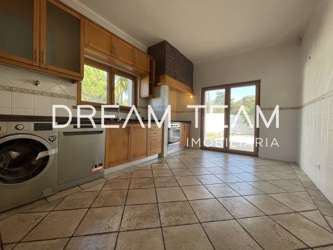 Moradia T3 + 2 com Piscina em Sesimbra