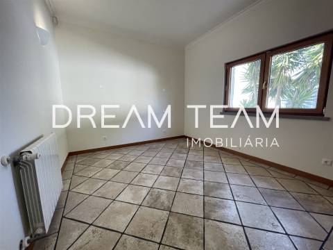 Moradia T3 + 2 com Piscina em Sesimbra