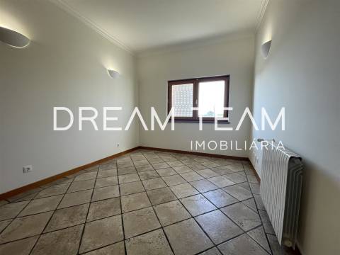 Moradia T3 + 2 com Piscina em Sesimbra