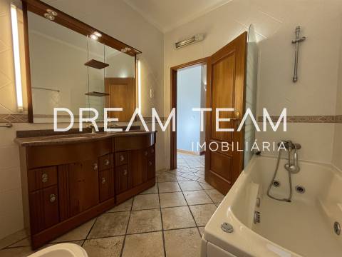 Moradia T3 + 2 com Piscina em Sesimbra