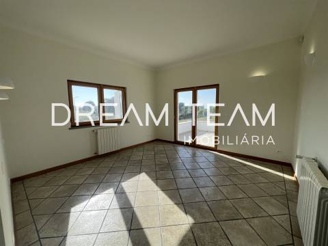 Moradia T3 + 2 com Piscina em Sesimbra