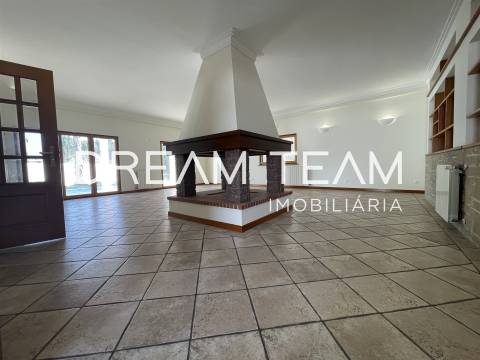 Moradia T3 + 2 com Piscina em Sesimbra