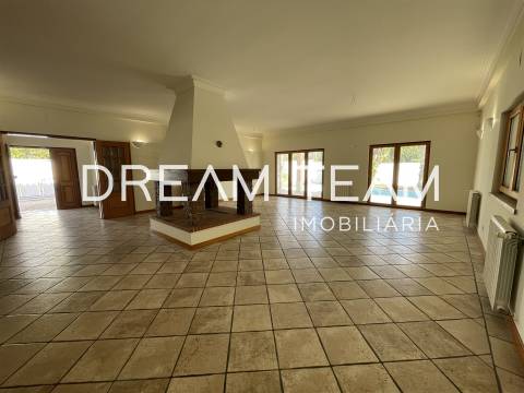 Moradia T3 + 2 com Piscina em Sesimbra