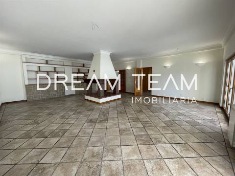 Moradia T3 + 2 com Piscina em Sesimbra