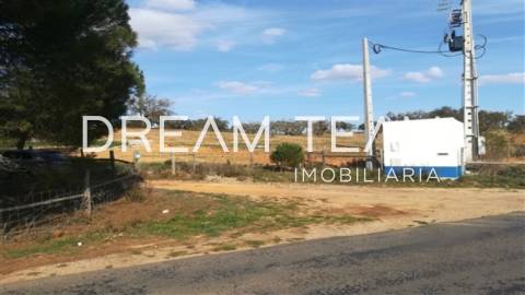 Monte no Litoral Alentejano com Ruina