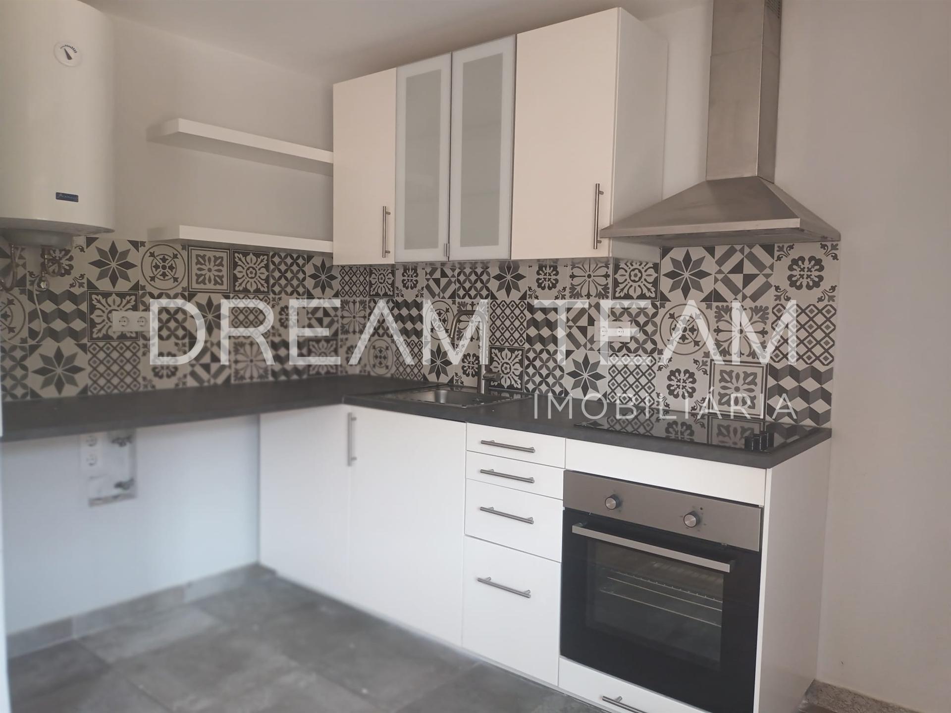 Apartamento T2 Remodelado Setúbal - Qta. Alves da Silva