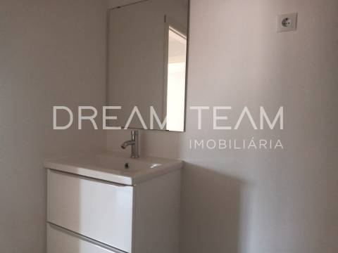 Apartamento T2 Remodelado Setúbal - Qta. Alves da Silva