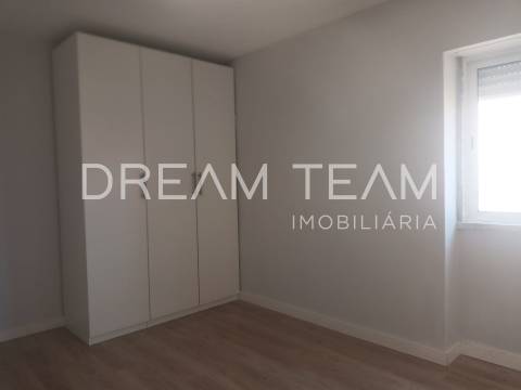 Apartamento T2 Remodelado Setúbal - Qta. Alves da Silva