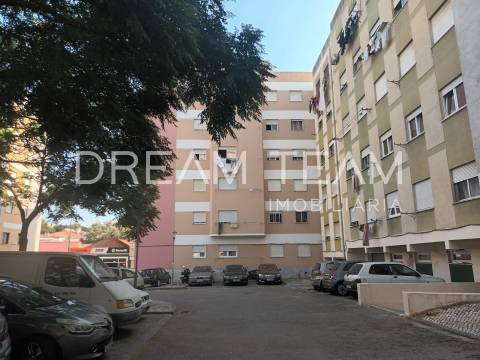Apartamento T2 Remodelado Setúbal - Qta. Alves da Silva