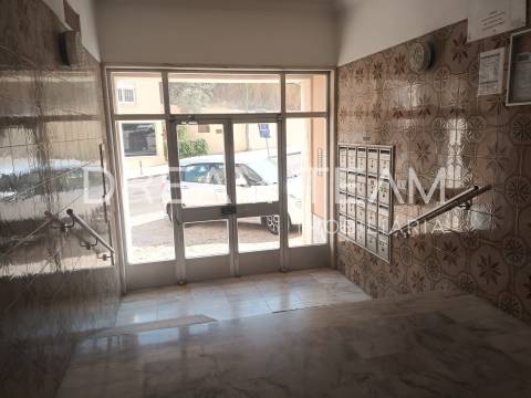 Apartamento T2 Remodelado Setúbal - Qta. Alves da Silva