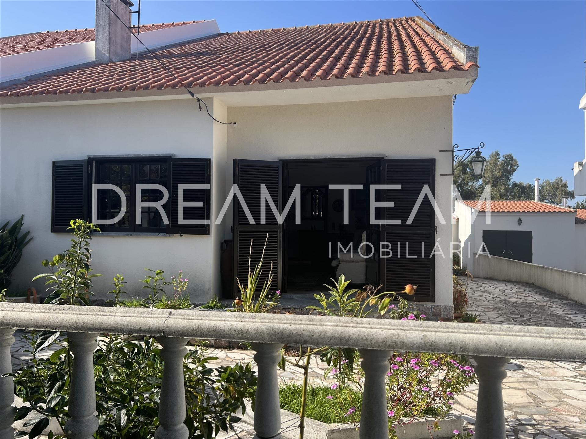 Moradia T4 em Oleiros - Azeitão