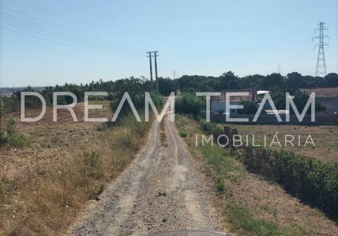 Terreno Urbano para Construção – Palhais-Coina | Viabilidade para 27 Fogos