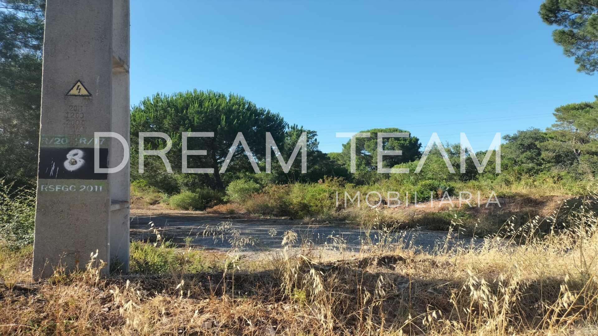 Terreno Urbano para Construção – Palhais-Coina | Viabilidade para 27 Fogos