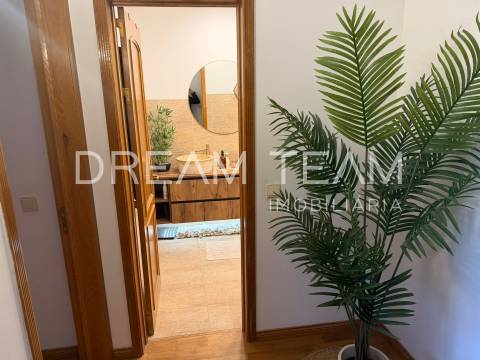 Apartamento T2 nas Colinas de São Francisco – Setúbal | Vista Cidade e Rio