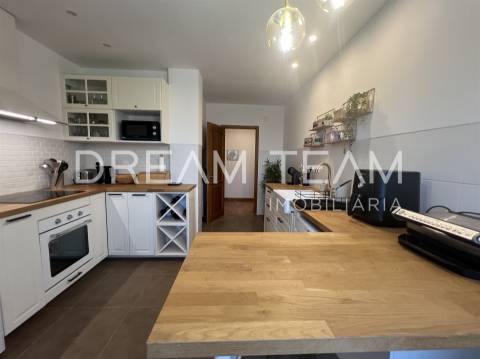 Apartamento T2 nas Colinas de São Francisco – Setúbal | Vista Cidade e Rio