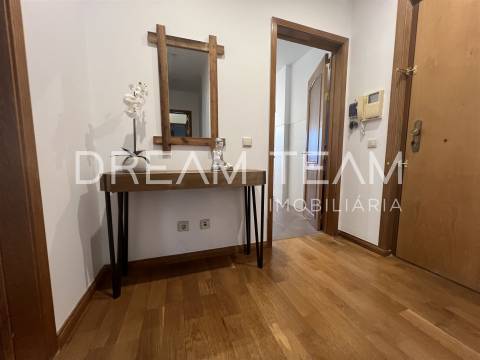 Apartamento T2 nas Colinas de São Francisco – Setúbal | Vista Cidade e Rio