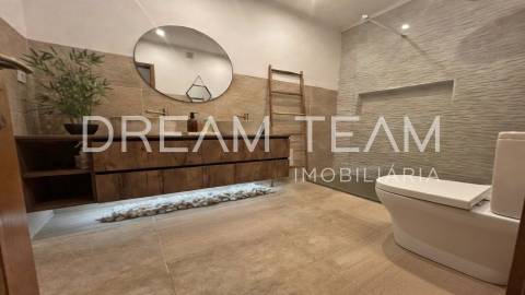 Apartamento T2 nas Colinas de São Francisco – Setúbal | Vista Cidade e Rio